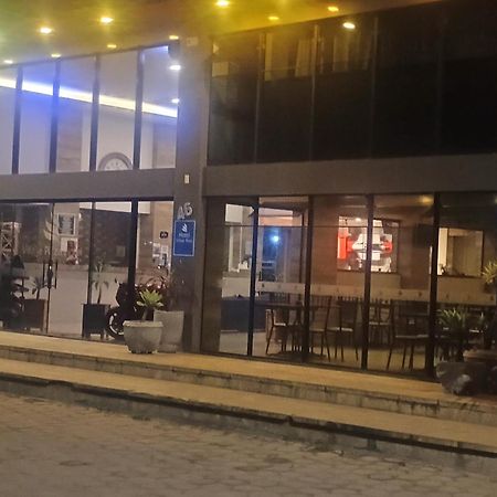 Village Plaza Hotel Барбасена Екстериор снимка