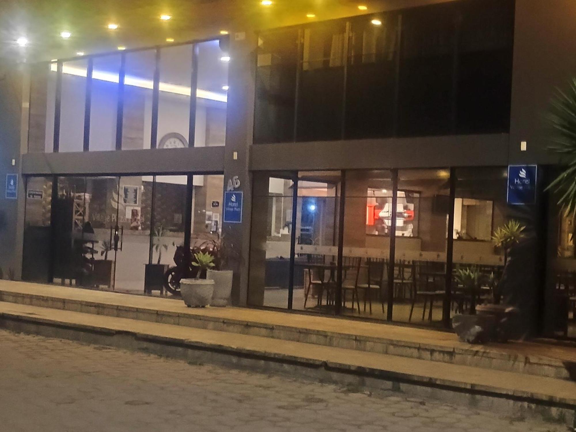 Village Plaza Hotel Барбасена Екстериор снимка